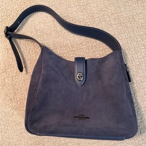 Coach outlet Hadley Navy Suede Shoulder Bag with Turnlock shoulder / crossbody